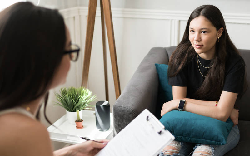 A young woman in individual therapy for teen ADHD treatment at Pillars Health Group's teen-focused treatment center in Concord, MA.