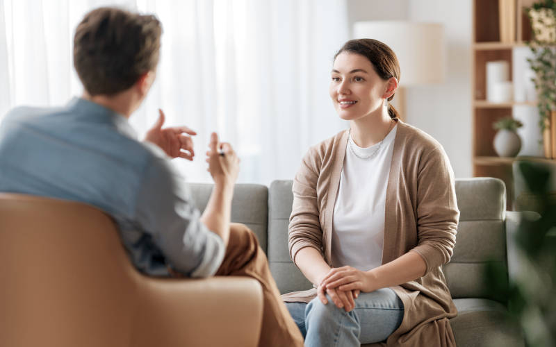 A young woman getting outpatient mental health and addiction treatment at Pillars Health Group.